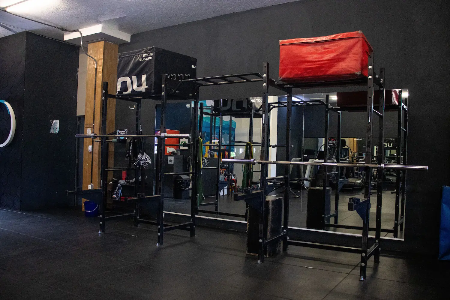 Jaulas de sentadilla y peso libre en Integra GYM
